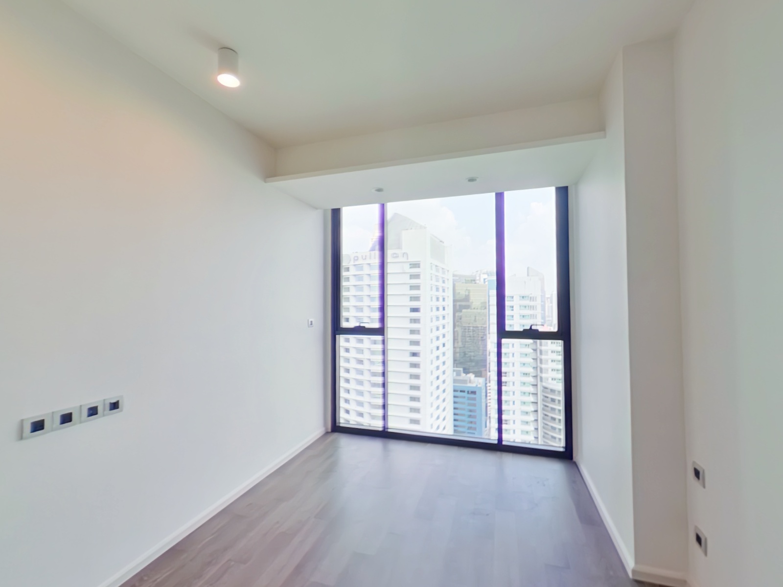 Muniq Sukhumvit 23 3BR 28FL