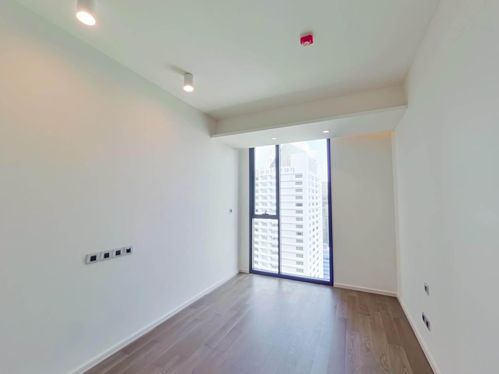 Muniq Sukhumvit 23 3BR 28FL